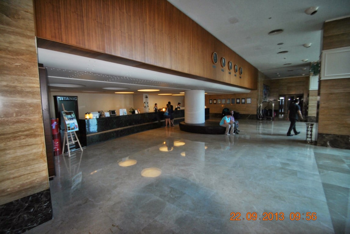 imagini hotel TITANIC LARA